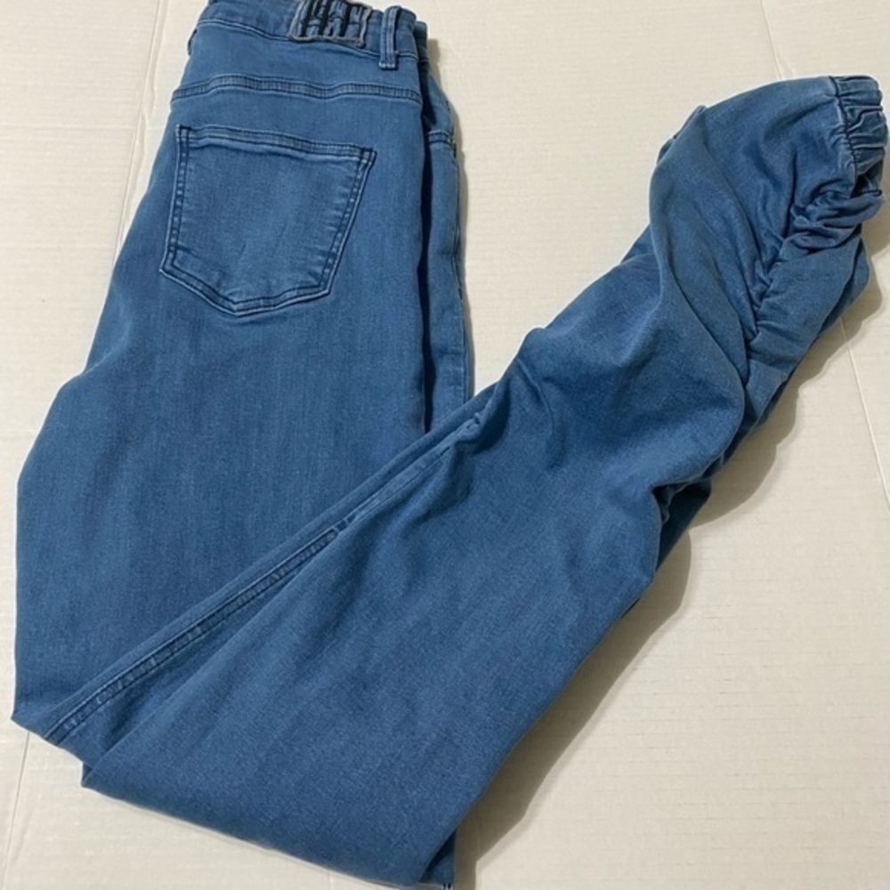 Pretty little thing jeans Size 6 NWT